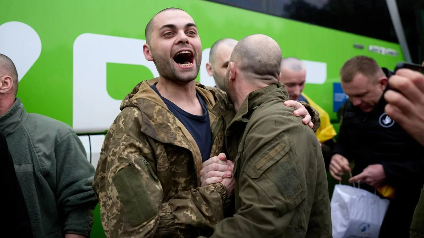 Aufnahmen vom Gefangenenaustausch zwischen der Ukraine und Russland.
